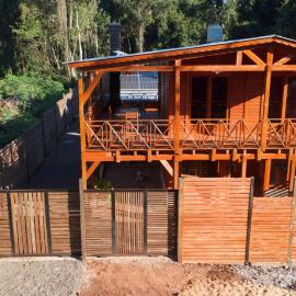 Encantos del Monte โรงแรมในGobernador Roca