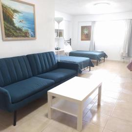 Almond Apartments Ground Floor Apt, hotel in Ofrínion