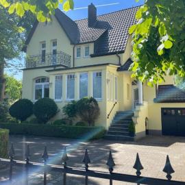 Villa Stolle, Ferienwohnung، فندق في شنيفردينغين