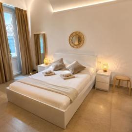 Centro Storico - Palazzo Manara - East Suite, hotel di Sanremo