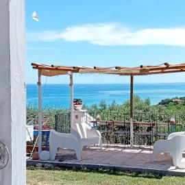 La collina sui trabocchi، فندق في أورتونا