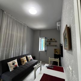 Santorini Drymades Retreat Beachside One Bedroom Apartment, hotel in Gjilek