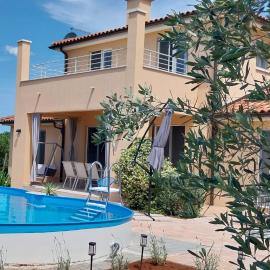 Vila Dubravka - eine Oase mit Pool im ruhigen Olivenhein