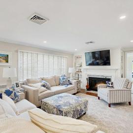 Mid-Cape Retreat Near Beaches & Nice Yard