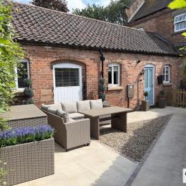 Stable Cottage - with free parking!