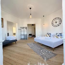 Unique luxurious and historic 130 m2 apartment, hotel v destinácii Esbjerg