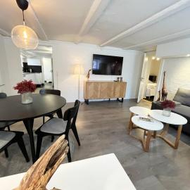 130m2 Lux Apartment on the pedestrian street, hotel di Aalborg