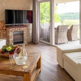 Exclusiv Ferienwohnung Maarpanorama, хотел в Шалкенмерен