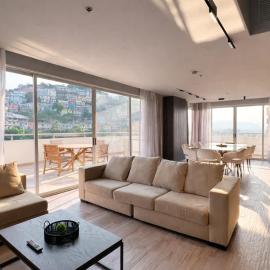 Stylish Loft with Balcony and City Views with Parking