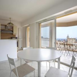 Apartment in the center of Beausoleil with terrace