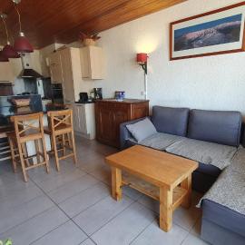 Logement entier, 2 chambres, plein sud, pied des pistes, Chamrousse 1650, hotel en Chamrousse