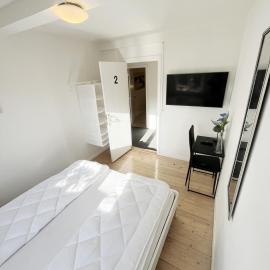 Central Large Double Room with free parking, hótel í Álaborg