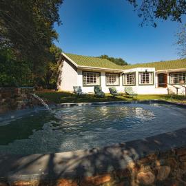 Wild Olive County Retreat, hotel a West End