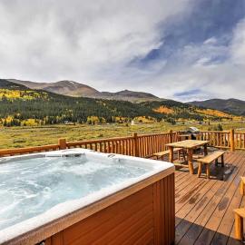 Secluded Alma Log Cabin - Hot Tub - Mountain View، فندق في Alma