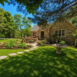 Rock Cottage Gardens B&B, hotel u gradu Eureka Springs