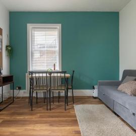 Stylish 2 Bed Apartment Near the Beach, hotel in Worthing