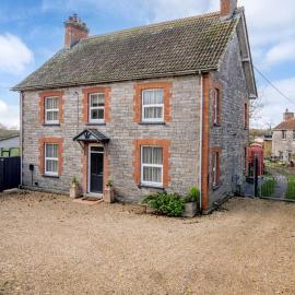 Riverside farmhouse on the Somerset Levels
