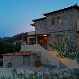 Stone House Villa Nanita 6, hotelli kohteessa Poúlithra