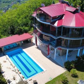Trabzon manzaralı havuzlu villa