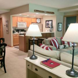 2BR ski-in/ski-out condo with fireplace, patio, and full kitchen, hotel a Harbor Springs