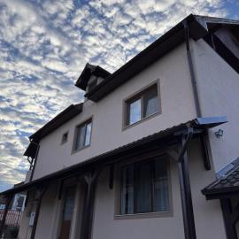 Pensiune lângă Mănăstirea Izbuc، فندق في Călugări