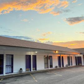 Motel Masquerade: Marksville şehrinde bir otel