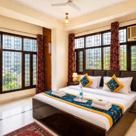 Stay Blessed Ganga View Apartments - 3BHK & 1BHK, Tapovan, near Ganga and Laxman Jhula Rishikesh, hotel in Rishīkesh