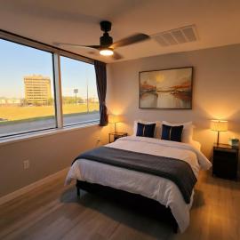 Peaceful One Bedroom Apartment with Gym and Parking, hotel in Tulsa