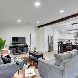 Family Retreat w/ Fire Pit & Fenced Yard, Sleeps 8, Hotel in Tyler