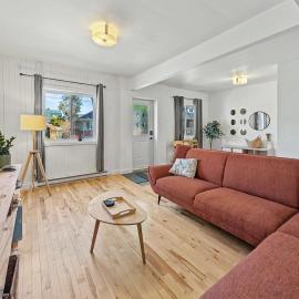 Muray 4BR family home Private Garden 15 mins to Downtown, hotel sa Longueuil