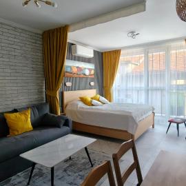 Vivid Sea and City Luxury Studio 2 plus 2, hotel in Burgas