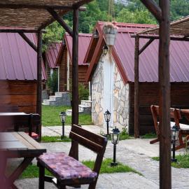 Vikendica,Bungalovi Lipska pećina, hotel in Cetinje