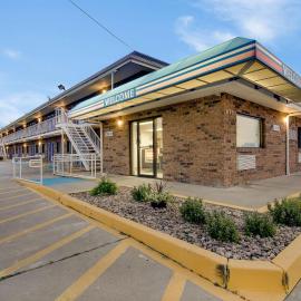 Motel 6-Salina, KS, отель в городе Сэлайна