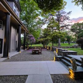 Historic Mansion Retreat Lake, Firepit, Pool & Gym, hotel en Monroe