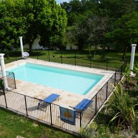 LE GRAND CASTILLON - Gîte avec piscine, pêche avec 2 étangs privés, foret et Jacuzzi en option, hotel a Castelnau-dʼAuzan