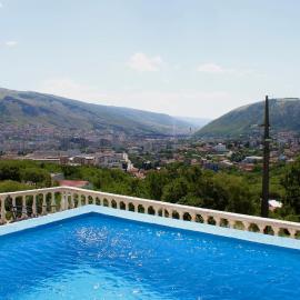 Stone Oasis House Mostar - With Panoramic City View, hotel di Mostar