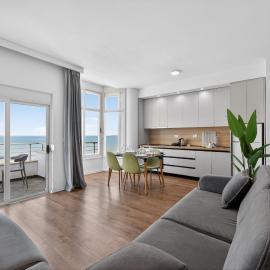 Wave Beachfront Apartments, Hotel in Durrës