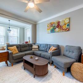 Modern 2BR Avondale with Free Parking Near CTA