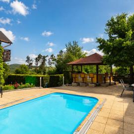 Family Cottage with Private Pool, Beach Bar & Sports Field