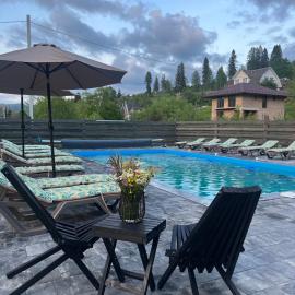 котедж петриківка З червня басейн з підігрівом 10 на 5 метрів, hotel in Slavske