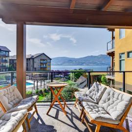 2 Bd Condo at Barona Beach Lakeside Resort 4205, hotel a West Kelowna