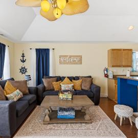 Spacious 3BR Beach Condo with Private Deck & Garage Parking, hotel di Wildwood