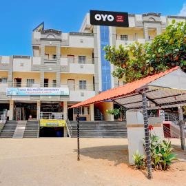 HOTEL O KSR GRAND, hotel u gradu Pīleru