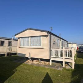3 Bed Caravan - Sleeps 8 - Pool - Pet Friendly