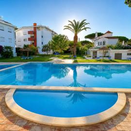 Stylish Apartment with Pool near Vilamoura Marina