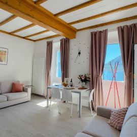 Belvedere 237A Lakeview Luxury Apartment, khách sạn ở Ghiffa
