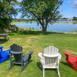 Lovely 'The Buoys Cottage' on Annisquam River!, hotel in Gloucester