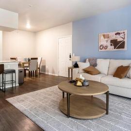 Landing Spectacular 1BD Pool Gym, hotel in San Antonio