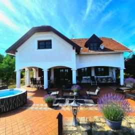 Dorono House, hotel di Balatonudvari