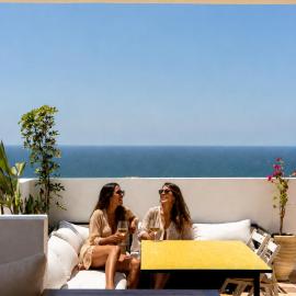 Les Terrasses Hostel - Premium Boutique & Ocean View, hotel in Tamraght Ouzdar